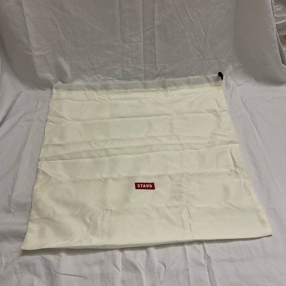 STAUD Caroline Bag in Raspberry - Picture 11 of 11